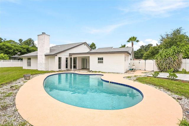 8215 LA SERENA DRIVE, Tampa, FL 33614
