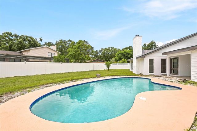 8215 LA SERENA DRIVE, Tampa, FL 33614