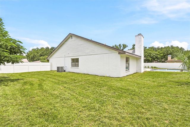 8215 LA SERENA DRIVE, Tampa, FL 33614