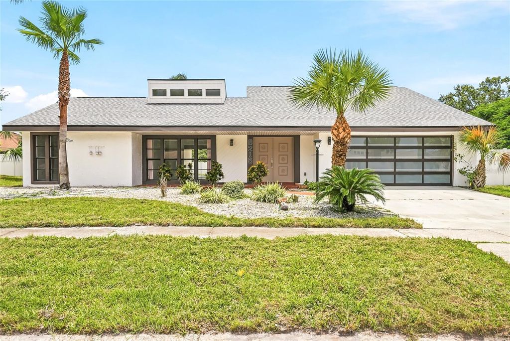 8215 LA SERENA DRIVE, Tampa, FL 33614