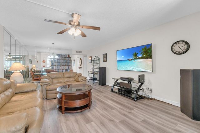 7340 Lake Circle Drive 301, Margate, FL 33063