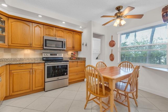 7340 Lake Circle Drive 301, Margate, FL 33063