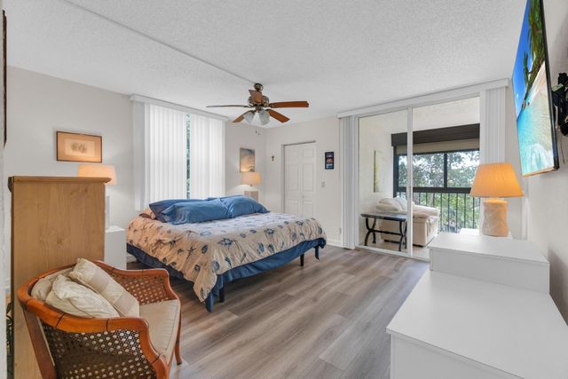 7340 Lake Circle Drive 301, Margate, FL 33063