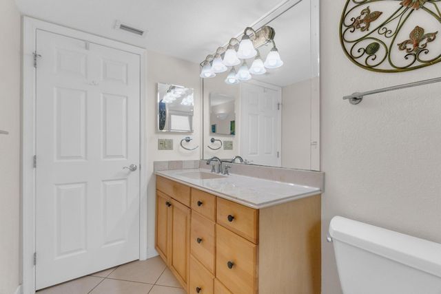 7340 Lake Circle Drive 301, Margate, FL 33063