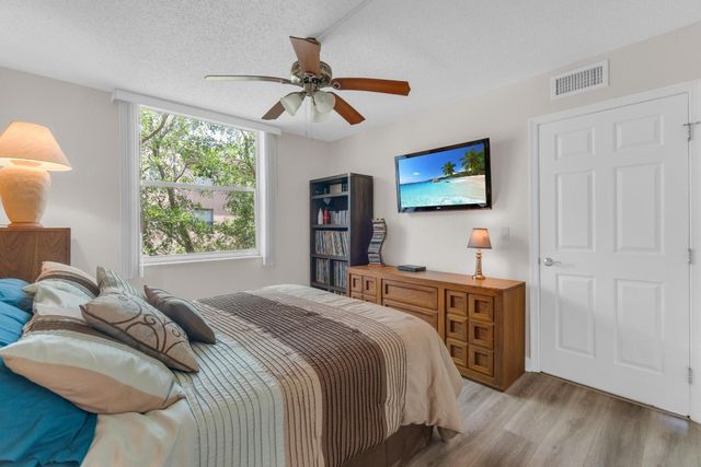 7340 Lake Circle Drive 301, Margate, FL 33063