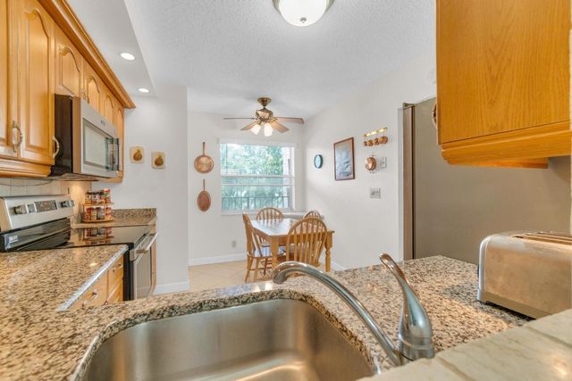 7340 Lake Circle Drive 301, Margate, FL 33063