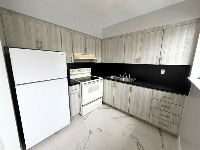 915 NE 8th Street 202, Hallandale Beach, FL 33009