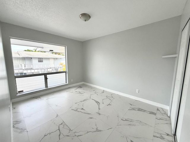 915 NE 8th Street 202, Hallandale Beach, FL 33009