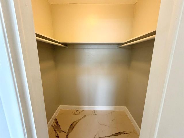 915 NE 8th Street 202, Hallandale Beach, FL 33009