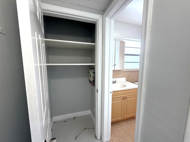 915 NE 8th Street 202, Hallandale Beach, FL 33009
