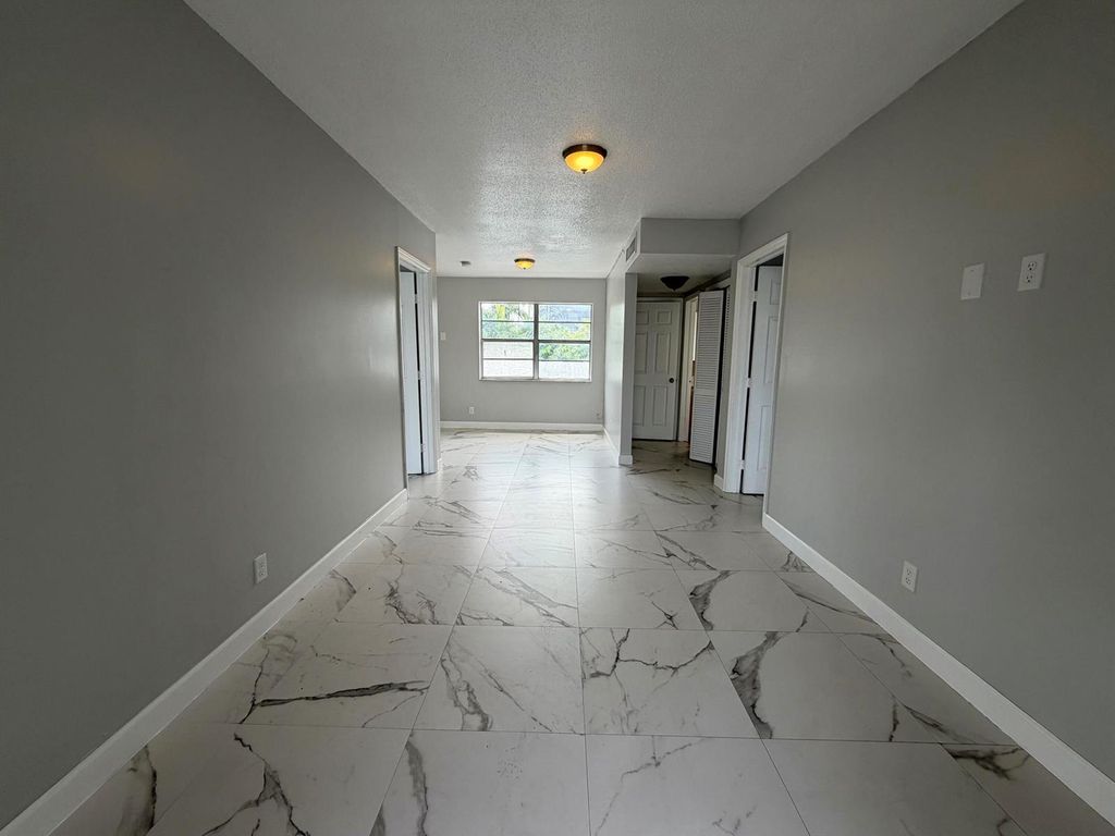915 NE 8th Street 202, Hallandale Beach, FL 33009