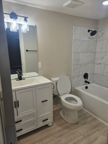 946 Clearview Rd, Cottontown, TN 37048