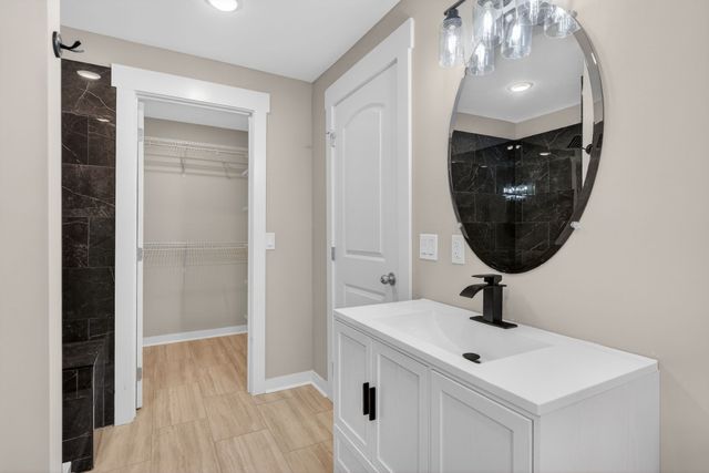 946 Clearview Rd, Cottontown, TN 37048