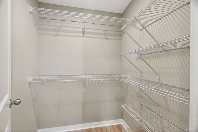 946 Clearview Rd, Cottontown, TN 37048