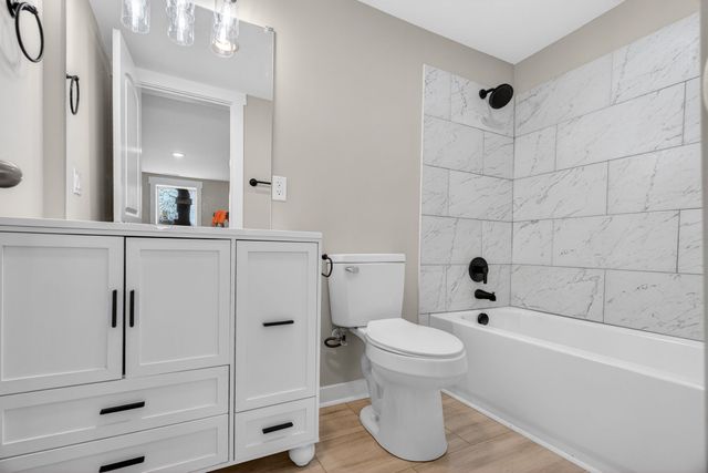 946 Clearview Rd, Cottontown, TN 37048