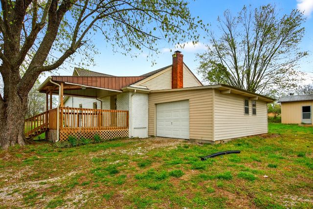 946 Clearview Rd, Cottontown, TN 37048