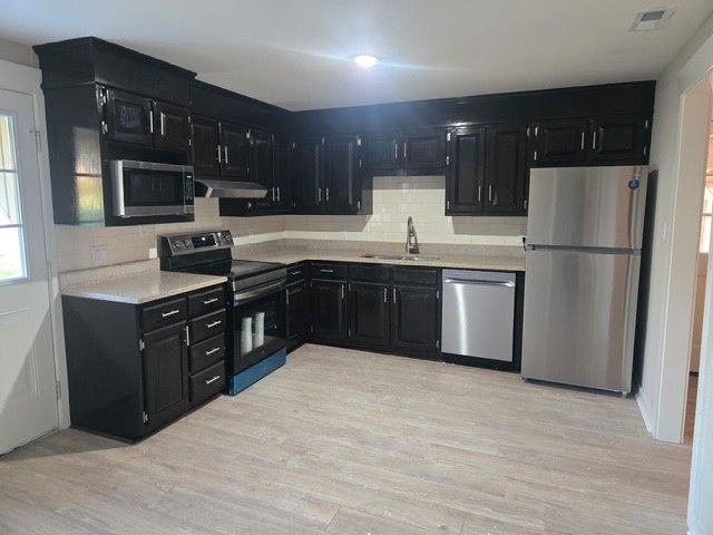 946 Clearview Rd, Cottontown, TN 37048