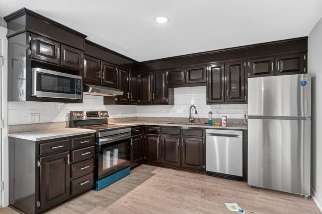 946 Clearview Rd, Cottontown, TN 37048