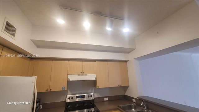 2961 NE 185th St 1607, Aventura, FL 33180