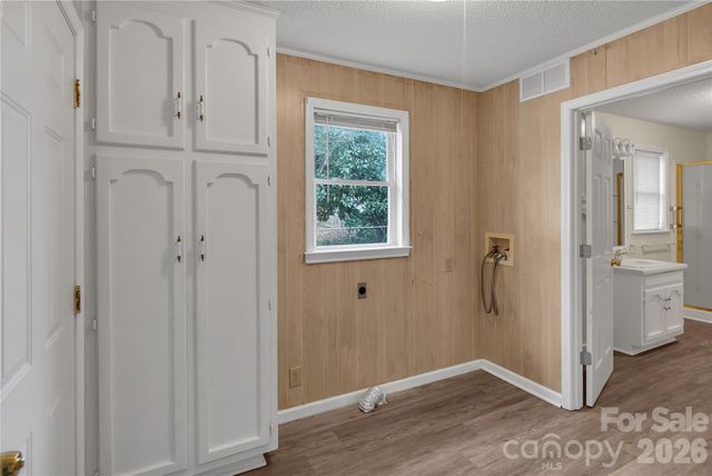 215 King Street S, Gastonia, NC 28086