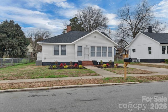 215 King Street S, Gastonia, NC 28086