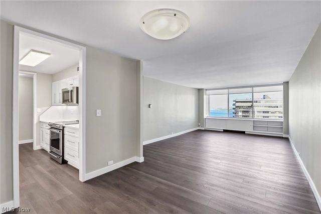 12700 Lake Avenue 2001, Lakewood, OH 44107