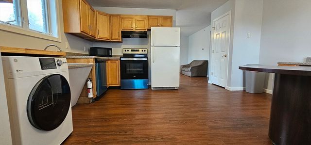 2 Warsaw St 1R, Dudley, MA 01571