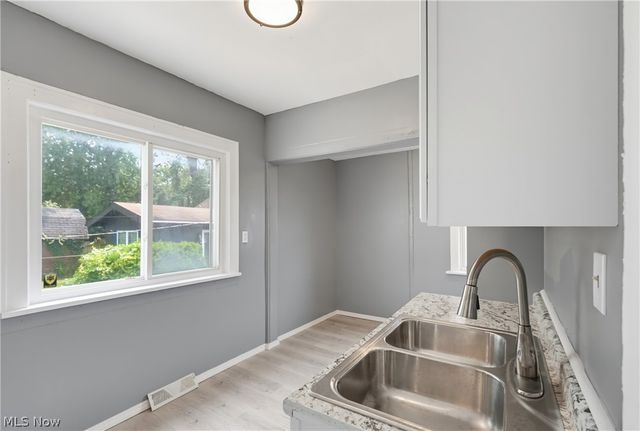 3842 Highland Road, Cleveland, OH 44111