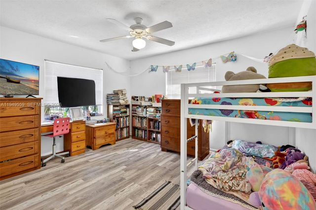 1261 SE Mendavia Ave, Port St. Lucie, FL 34952