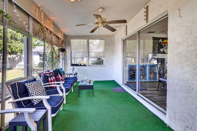 1261 SE Mendavia Ave, Port St. Lucie, FL 34952