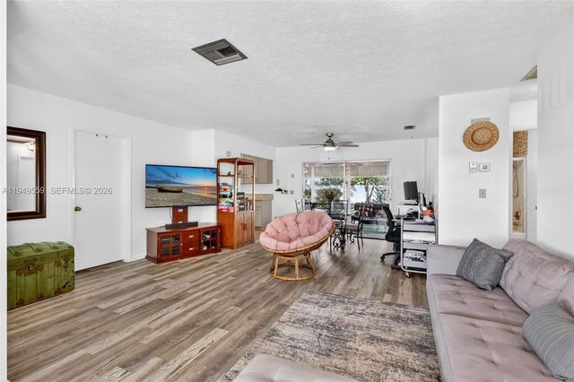 1261 SE Mendavia Ave, Port St. Lucie, FL 34952