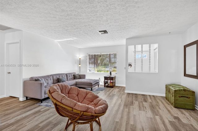 1261 SE Mendavia Ave, Port St. Lucie, FL 34952