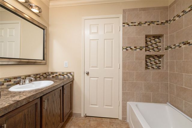 2722 Hyde Park Drive, Grand Prairie, TX 75050