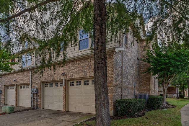 2722 Hyde Park Drive, Grand Prairie, TX 75050