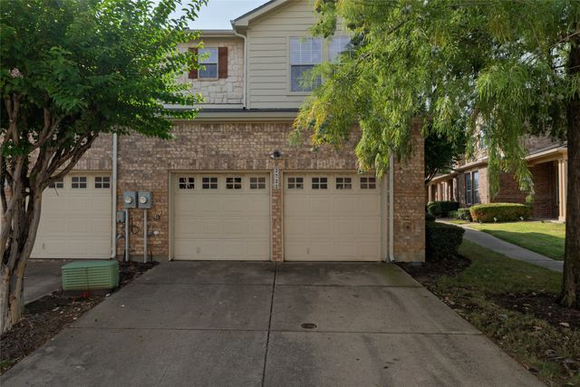 2722 Hyde Park Drive, Grand Prairie, TX 75050