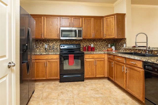 2722 Hyde Park Drive, Grand Prairie, TX 75050