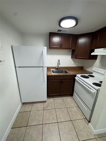 1751-1751 NE 2ND STREET 1, Ocala, FL 34470