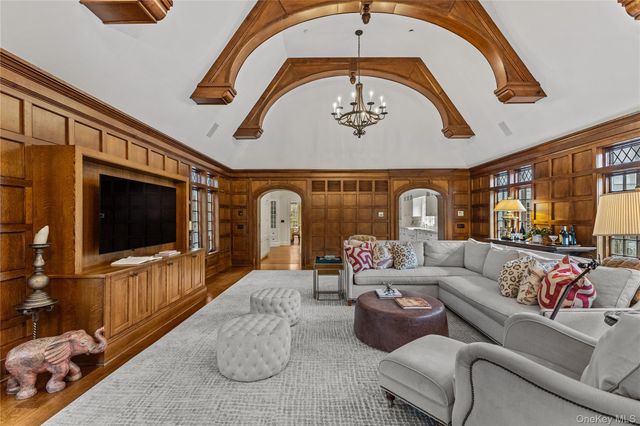 19 Park Drive S, Rye, NY 10580