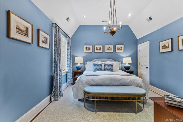 19 Park Drive S, Rye, NY 10580