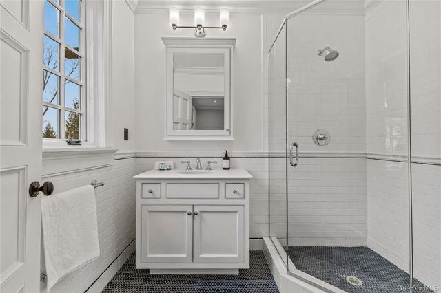 19 Park Drive S, Rye, NY 10580