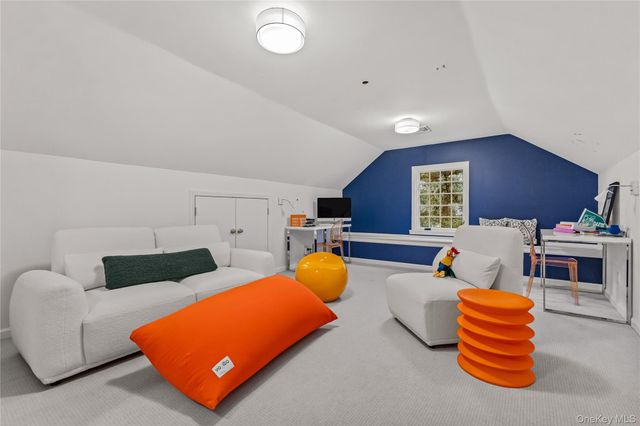 19 Park Drive S, Rye, NY 10580