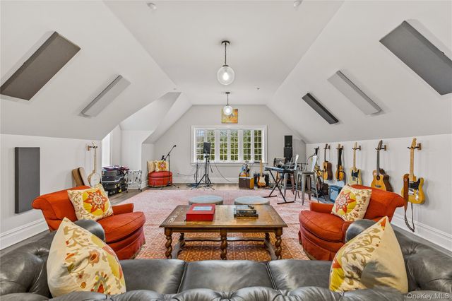 19 Park Drive S, Rye, NY 10580