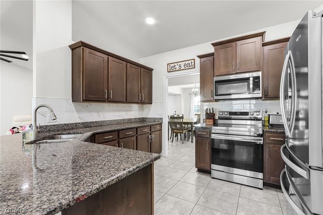 3509 SW 8th CT, Cape Coral, FL 33914