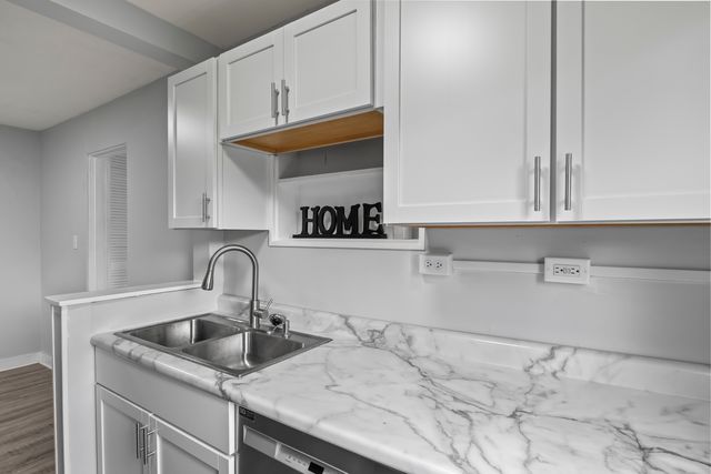 3614 Linneman Street, Glenview, IL 60025