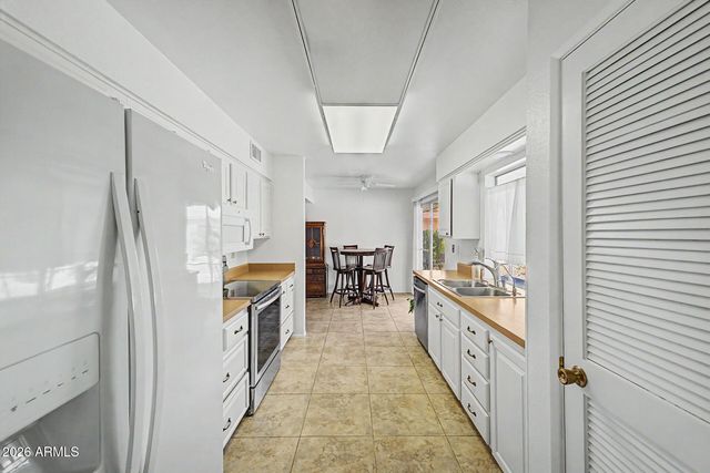 16213 N MEADOW PARK Drive, Sun City, AZ 85351