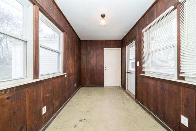 912 W Silver Lake Road, Fenton, MI 48430