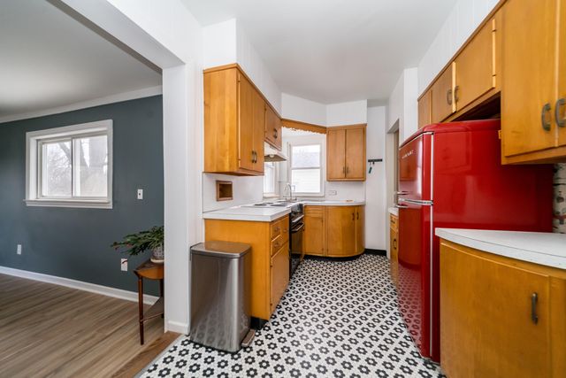 912 W Silver Lake Road, Fenton, MI 48430