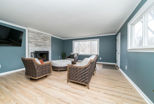 912 W Silver Lake Road, Fenton, MI 48430