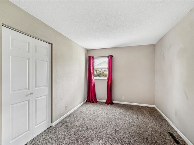 6601 Arbor Lane NE, Cedar Rapids, IA 52402