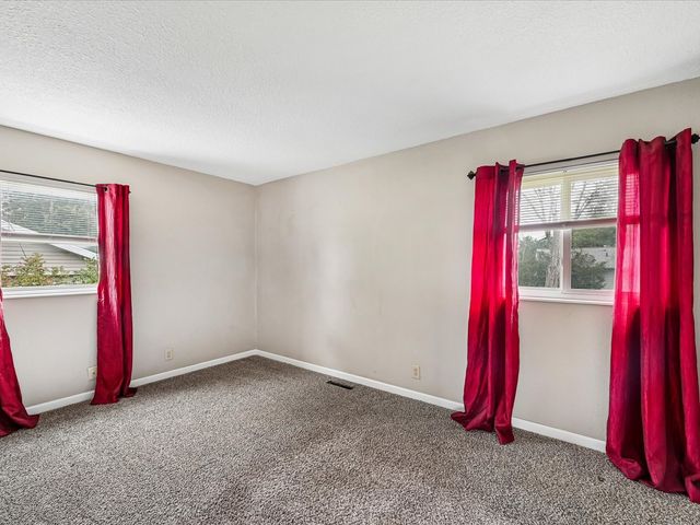 6601 Arbor Lane NE, Cedar Rapids, IA 52402